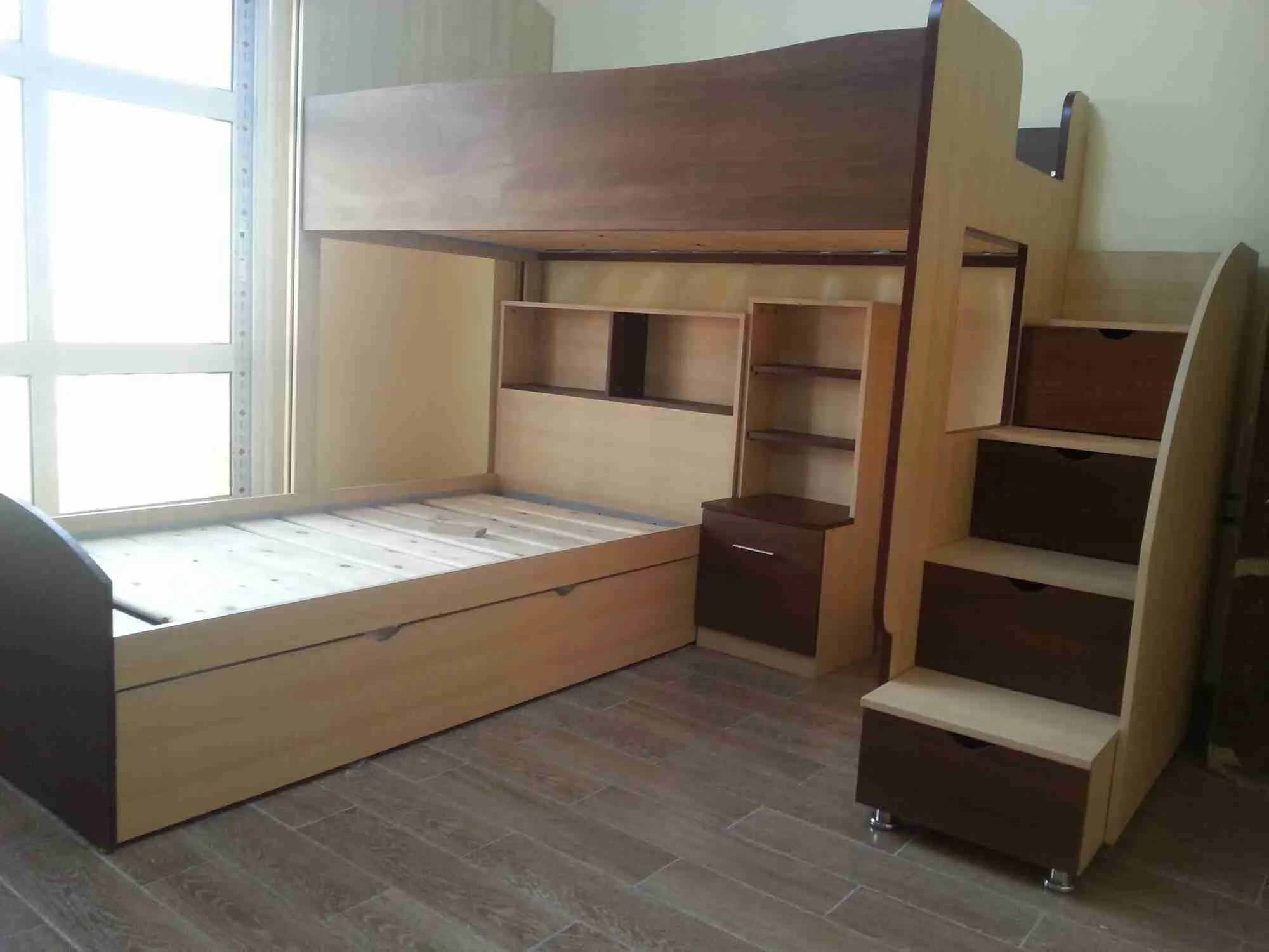 Triple bunk beds- ثلاث سراير