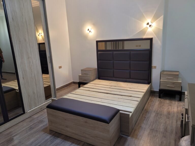 king size bed with mirror