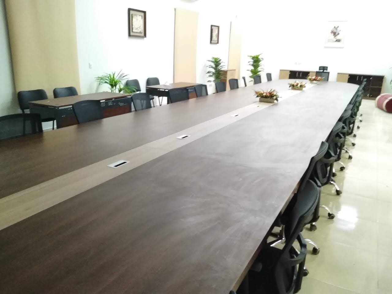 طاولة اجتماعات بيضاوي للمؤتمرات
